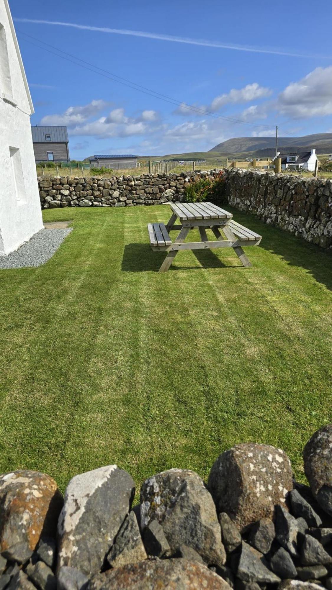 Cnoc Ruaraidh Cottage Kilmuir  Extérieur photo